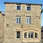 4 Bedroom Stunning In Le Vendin Casa de Férias Neuilly-le-Vendin