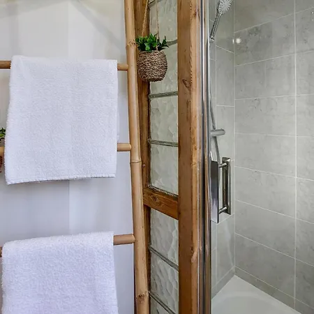 Amazing In Le Vendin *