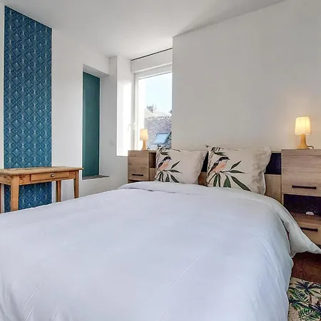 別荘 4 Bedroom Beautiful Home In Neuilly Le Vendin Neuilly-le-Vendin