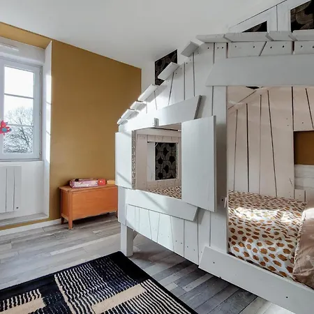 4 Bedroom Beautiful Home In Neuilly Le Vendin Neuilly-le-Vendin