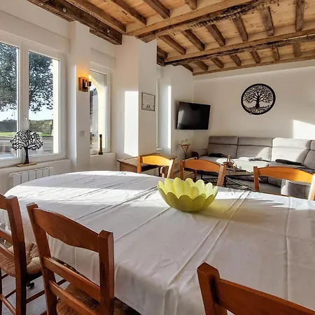 別荘 4 Bedroom Beautiful Home In Neuilly Le Vendin