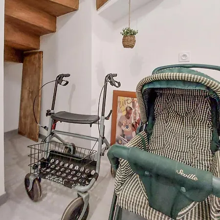 4 Bedroom Beautiful Home In Neuilly Le Vendin 別荘